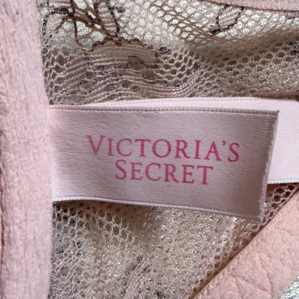 Victorias Secret Very Sexy Push-Up Bra 32D Peach  Lace Satin T-Back Racerback